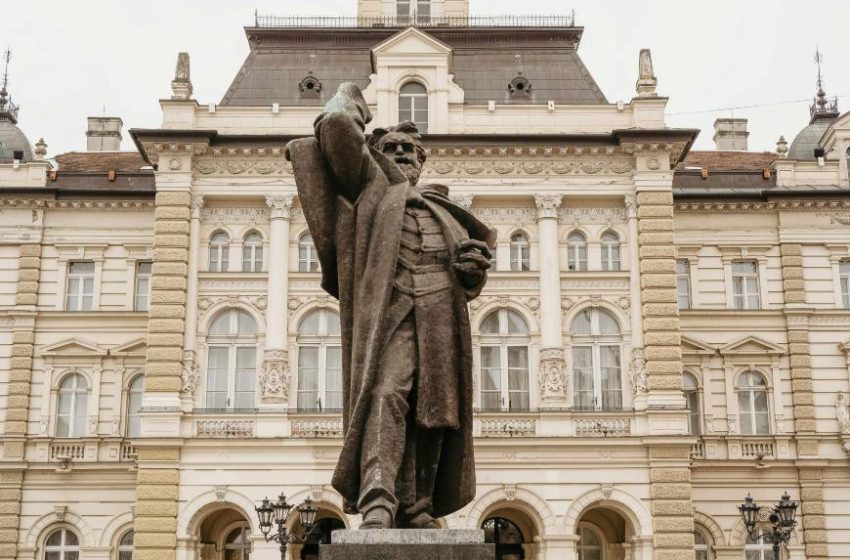 Spomenik u Novom Sadu.