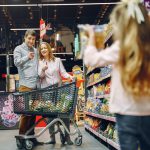 supermarket-porodica-kupovina (1)