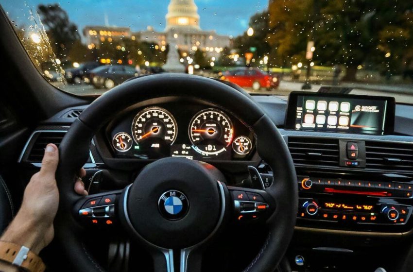 bmw-voznja-kisa